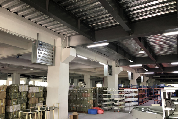 廠房車間大面積面積快速降溫使用什么設備？